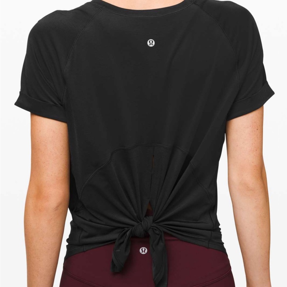 NWT Lululemon Open Up Tie Back Tee Shirt Top 
Black size 2 workout yoga train